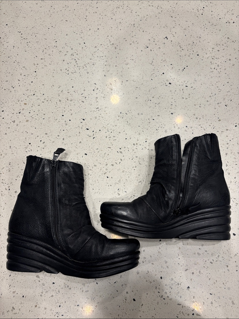 Miz Mooz Zuzu Women’s Black Leather Zipper Ankle & Booties Boot - Picture 13 of 16